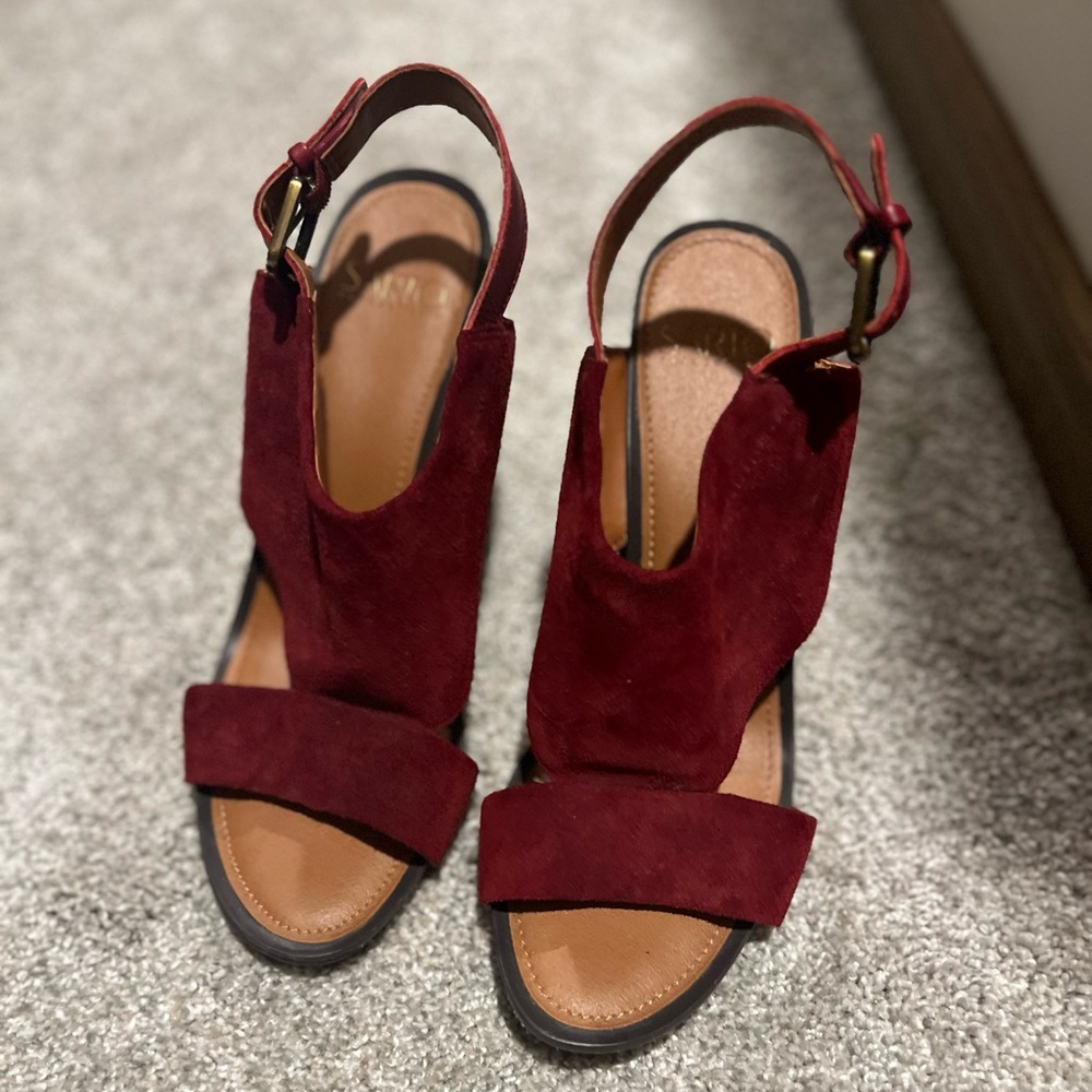 Women’s Suede Leather Heals Size 7.5